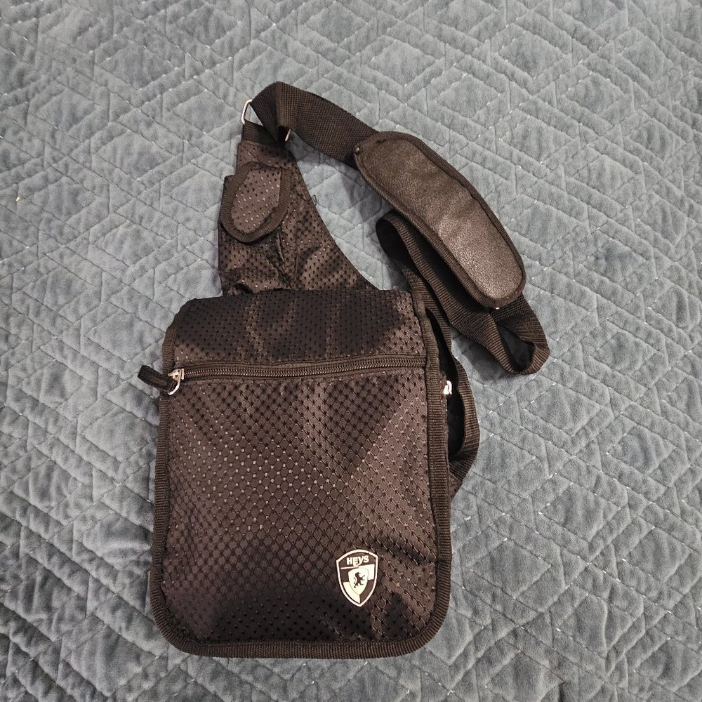 Heys black travelmate V3 crossbody